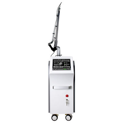 Υψηλής αποτελεσματικότητας 1064nm Q Switched ND Yag Laser Machine για τις κηλίδες χρωστικής